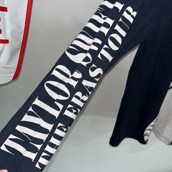 Taylor Swift The Eras Tour Navy Blue Long Sleeve T-Shirt Size Small - Picture 4 of 8